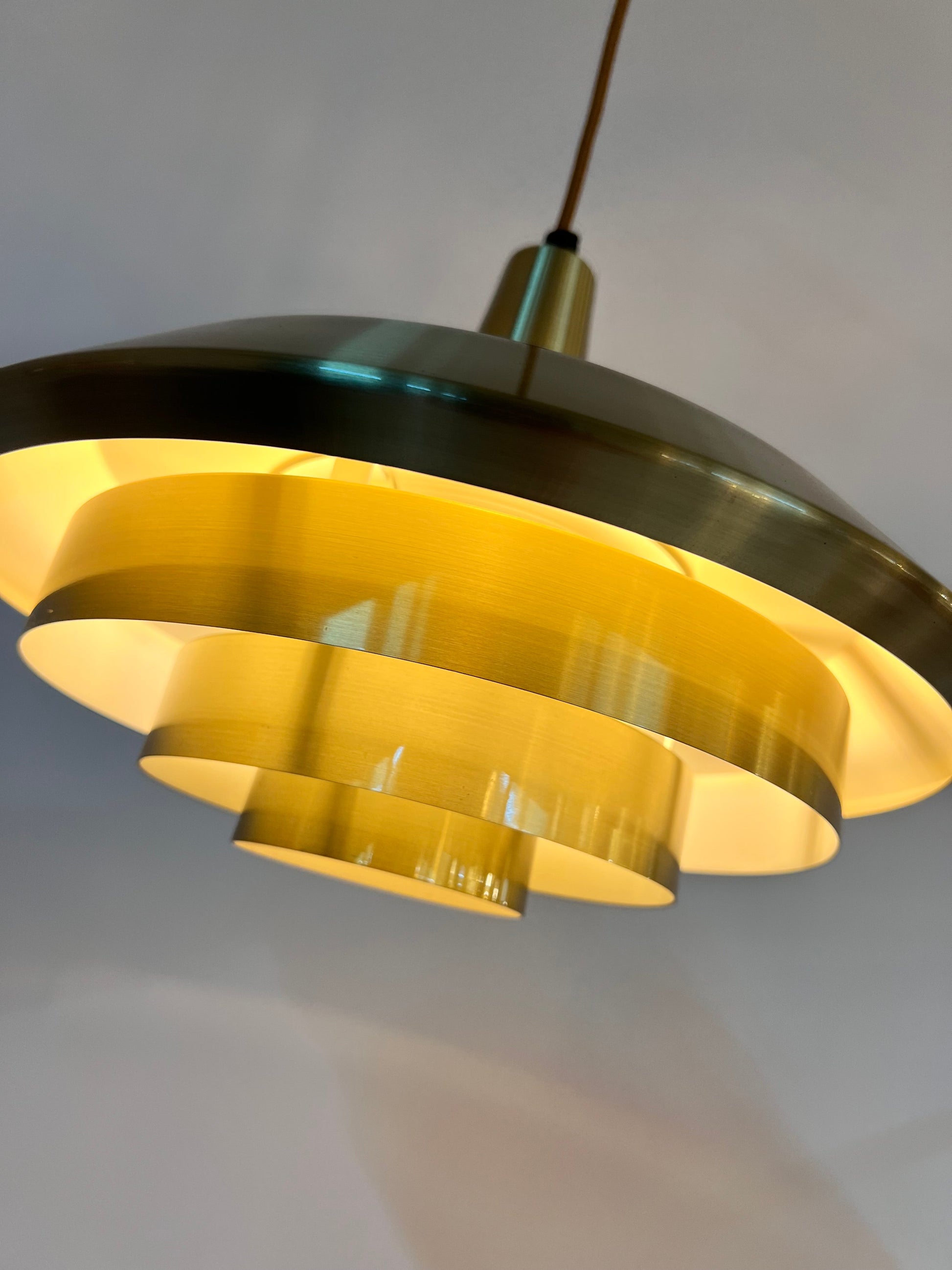 Vintage Lamellenlampe Gold aus Dänemark
