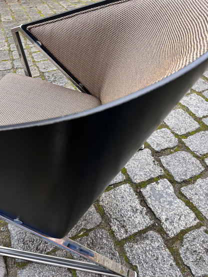 Sessel Mondi grau schwarz Chrom von Jouko Järvisalo für Inno Interior Oy