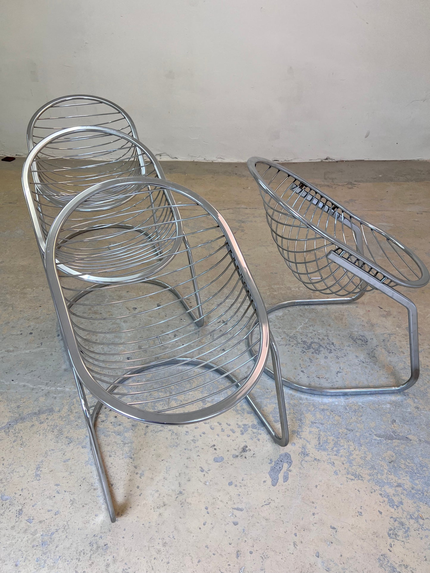 Vintage Freischwinger "Egg Chair" von Gastone Rinaldi mit Fell