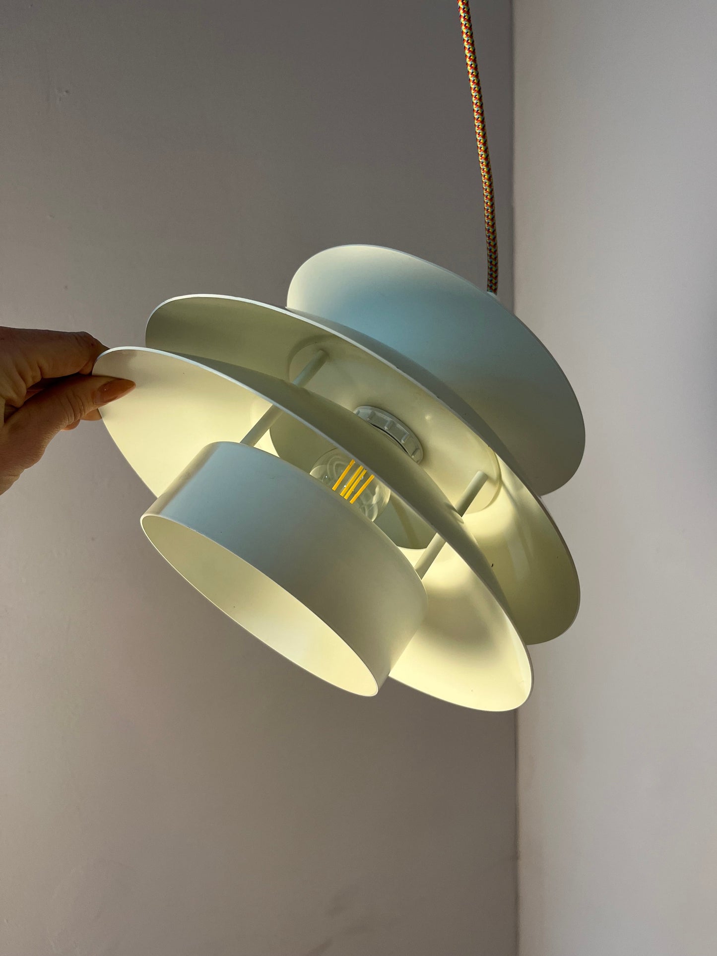 Vintage Lamellenlampe Modell 744 Weiß für Top Lamper E14