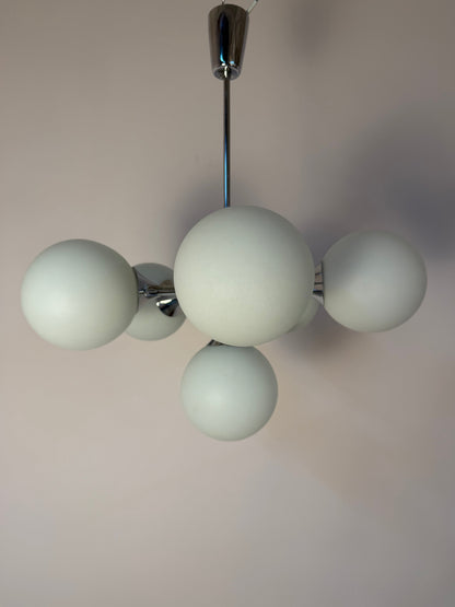 Vintage Sputnik Kronleuchter Chrom und Opalglas, 70er Jahre