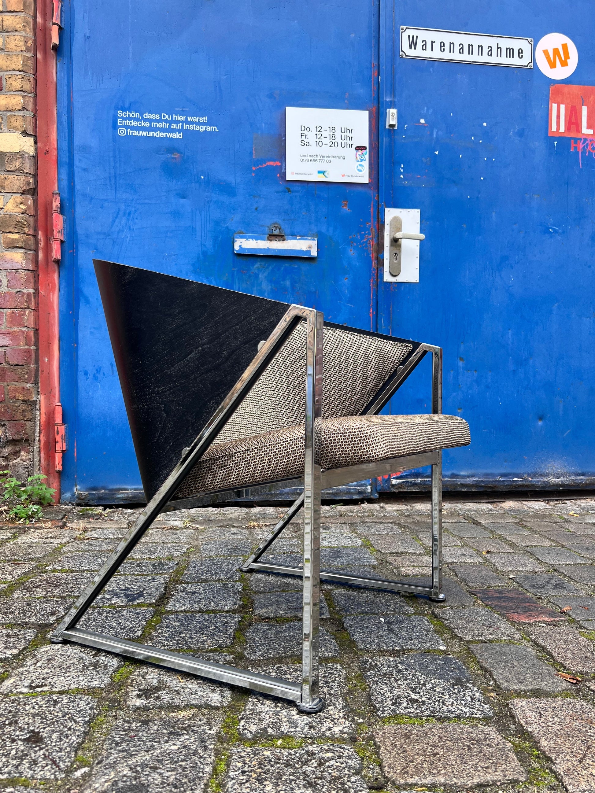 Sessel Mondi grau schwarz Chrom von Jouko Järvisalo für Inno Interior Oy