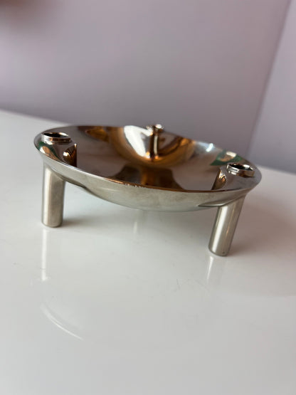 Schale von Stoff und Nagel