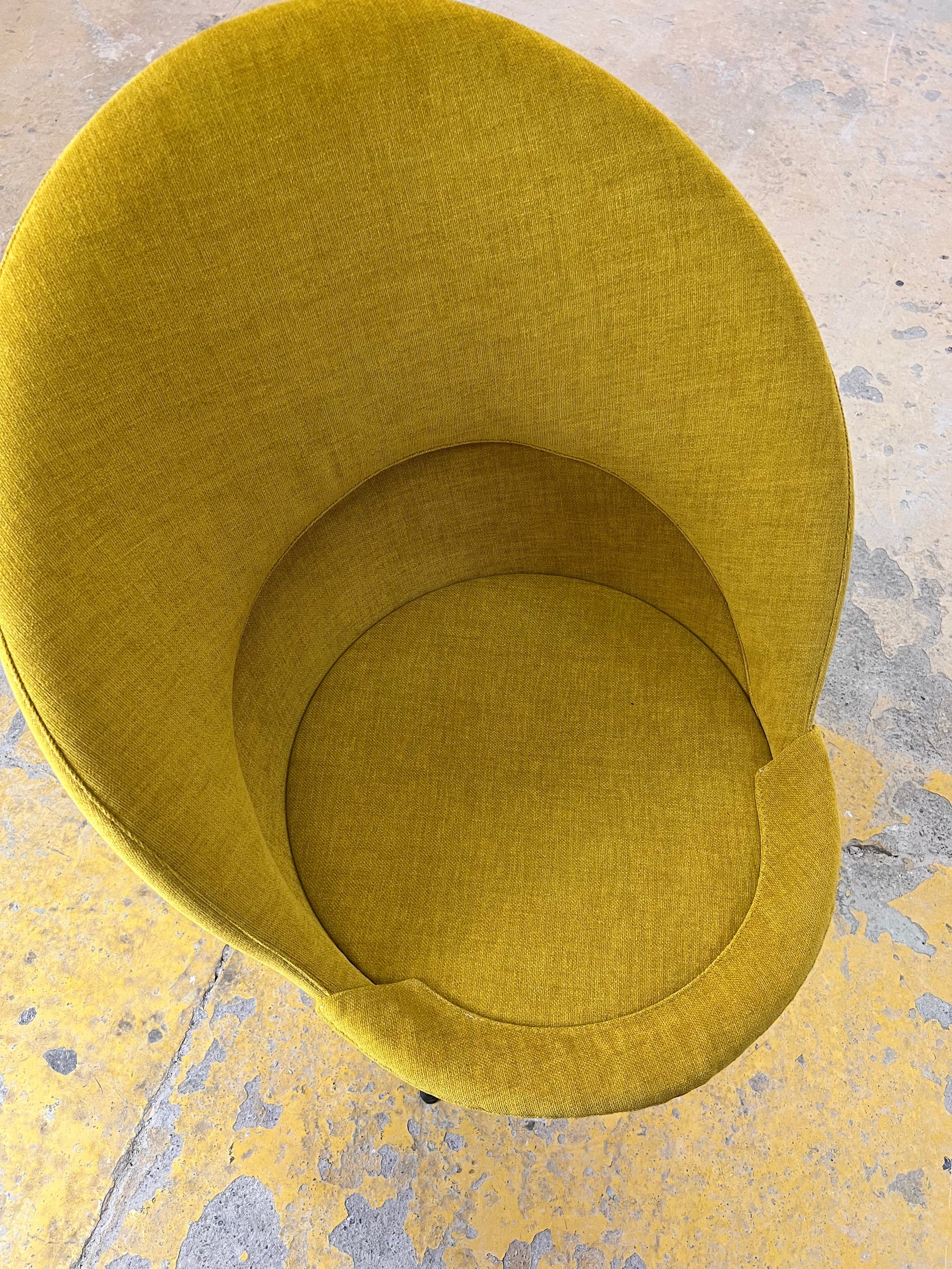 Vintage Sessel Cone Chair von Verner Panton drehbar gelb neu bezogen