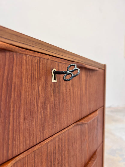 Vintage Kommode Teak mit Schloss aus Dänemark
