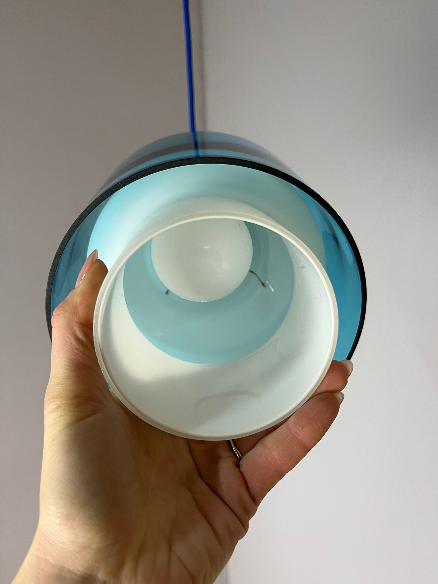 Vintage Hängelampe blau-weiß Opalglas von Hyllinge Glasbruk