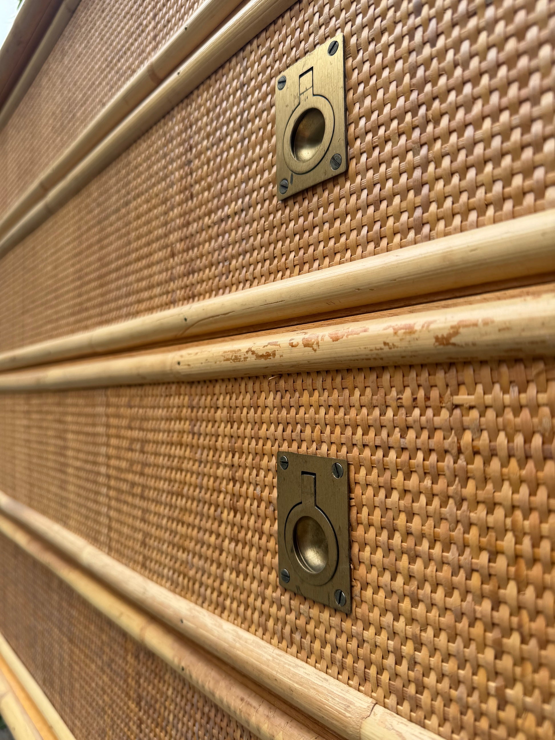 Vintage Kommode aus Rattan und Bambus von Dal Vera mit Messinggriffen