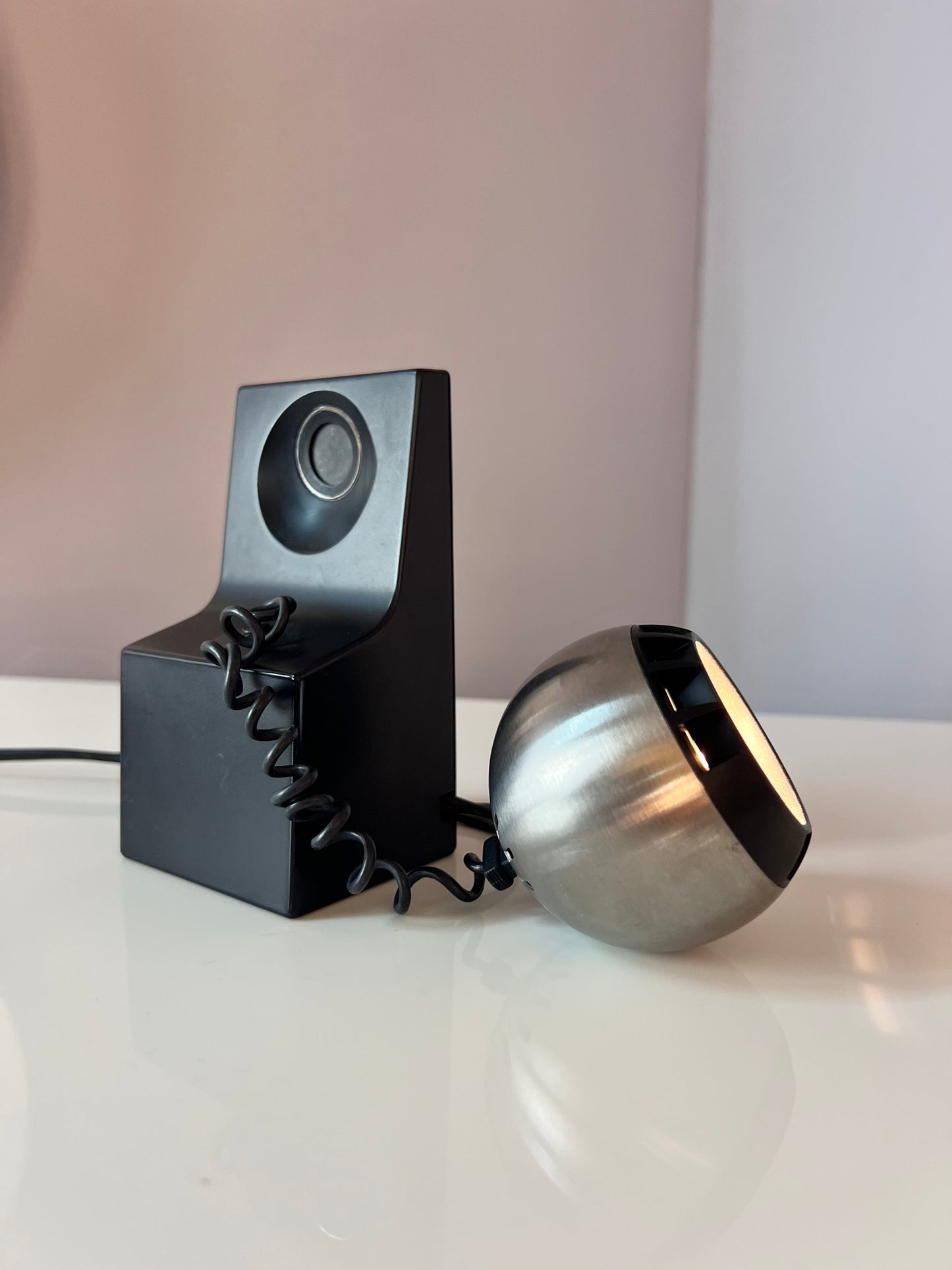 Tischlampe Modell 41701 schwarz silber Kugelkopf von Osram