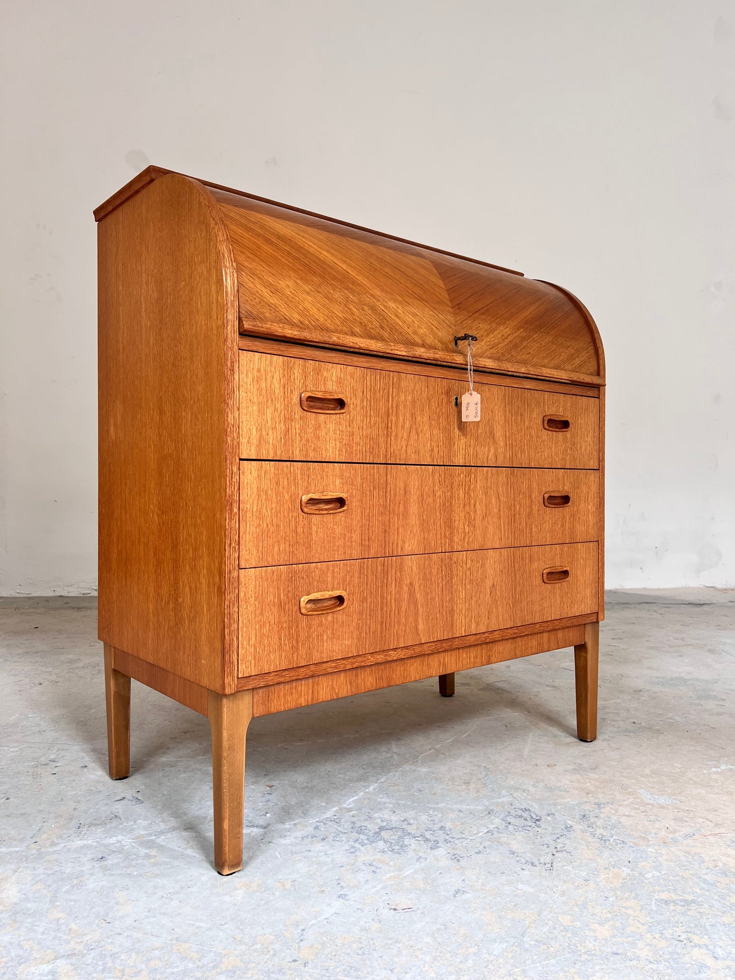 Vintage Sekretär Teak halbrund mit Schloss aus Dänemark