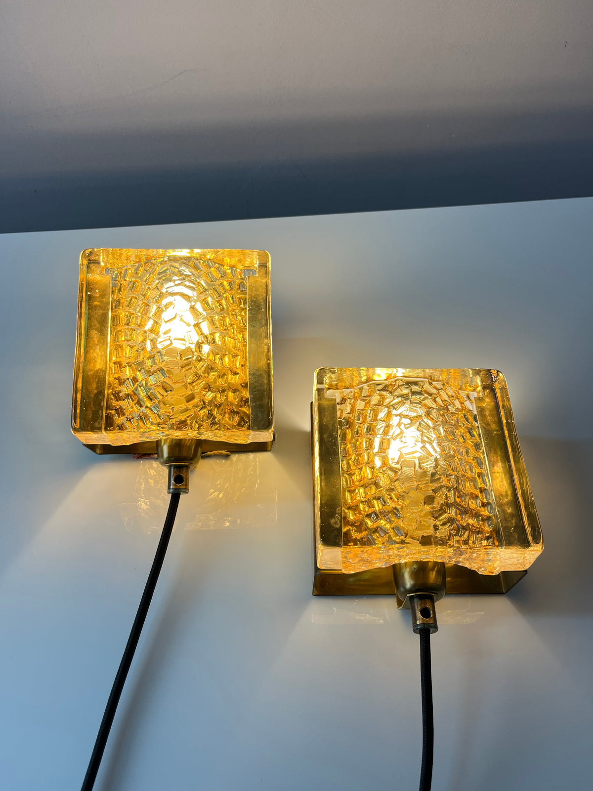 Vintage Wandlampe Kalmarlampet 17205 von Vitrika gold Messing Glas Set von 2