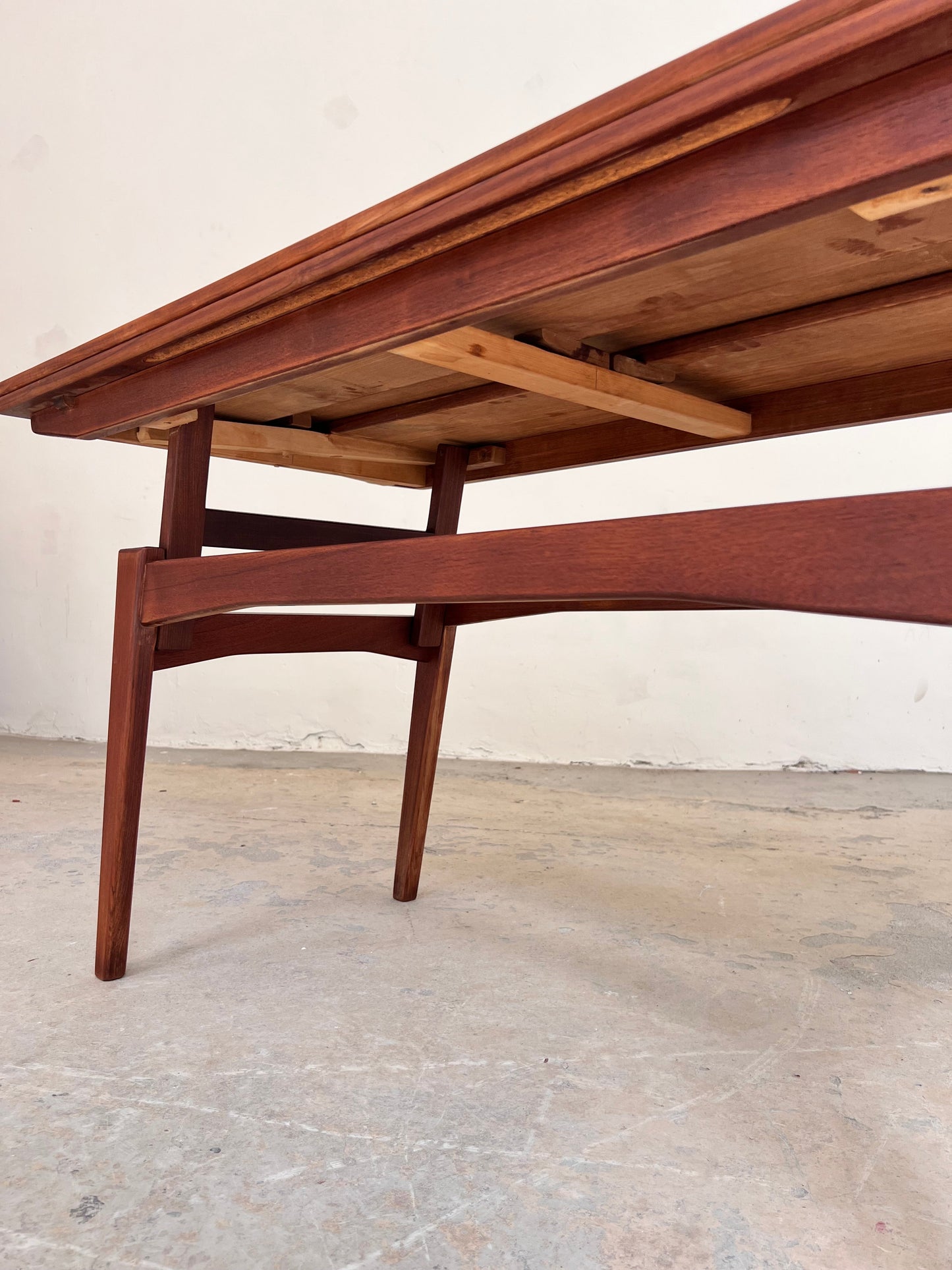 Vintage höhenverstellbarer Couchtisch Teak mit Auszügen aus Dänemark