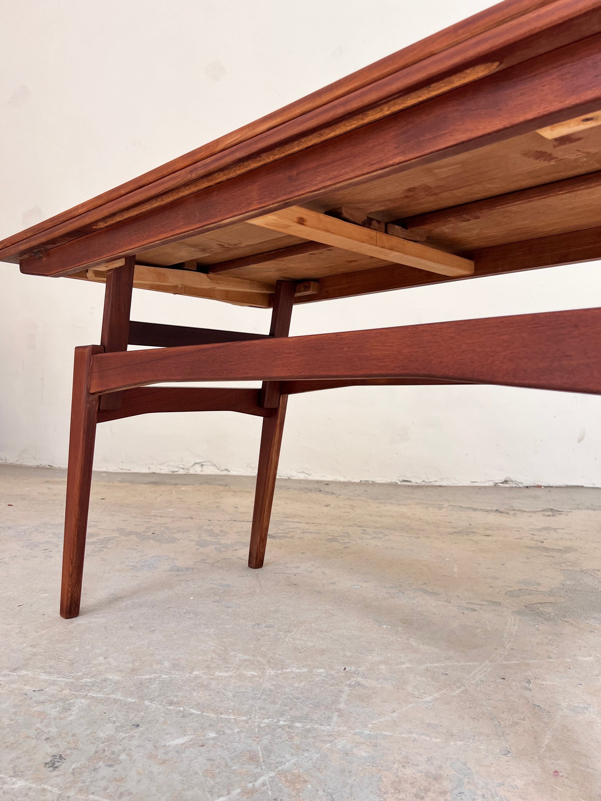 Vintage höhenverstellbarer Couchtisch Teak mit Auszügen aus Dänemark