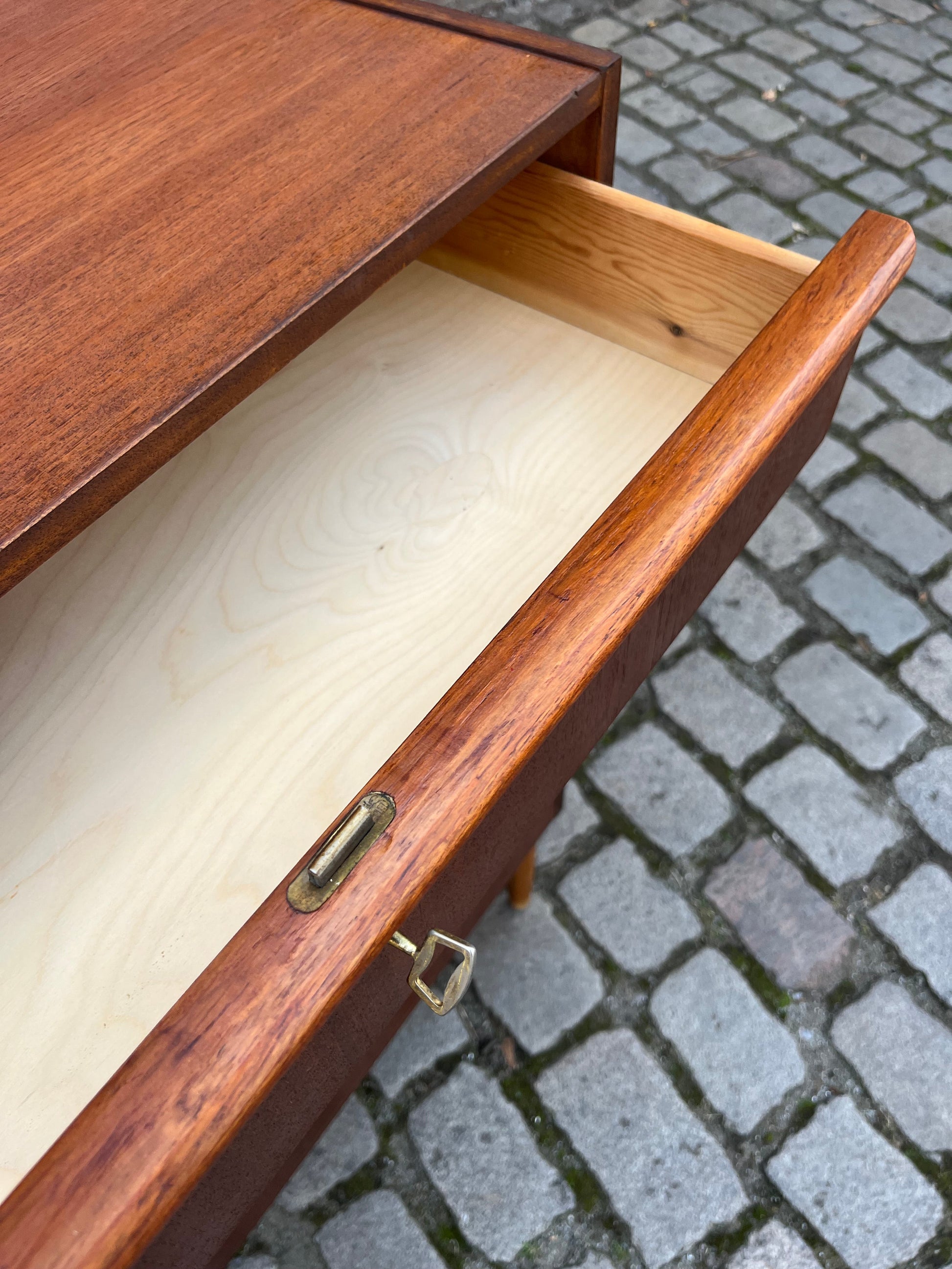 Vintage Kommode Teak mit Schloss aus Dänemark