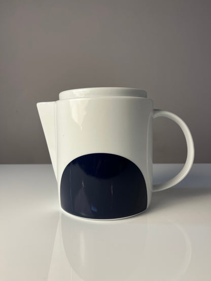 Vintage Teekanne "Geometry 1" von Verner Panton für Menu dunkelblau weiß
