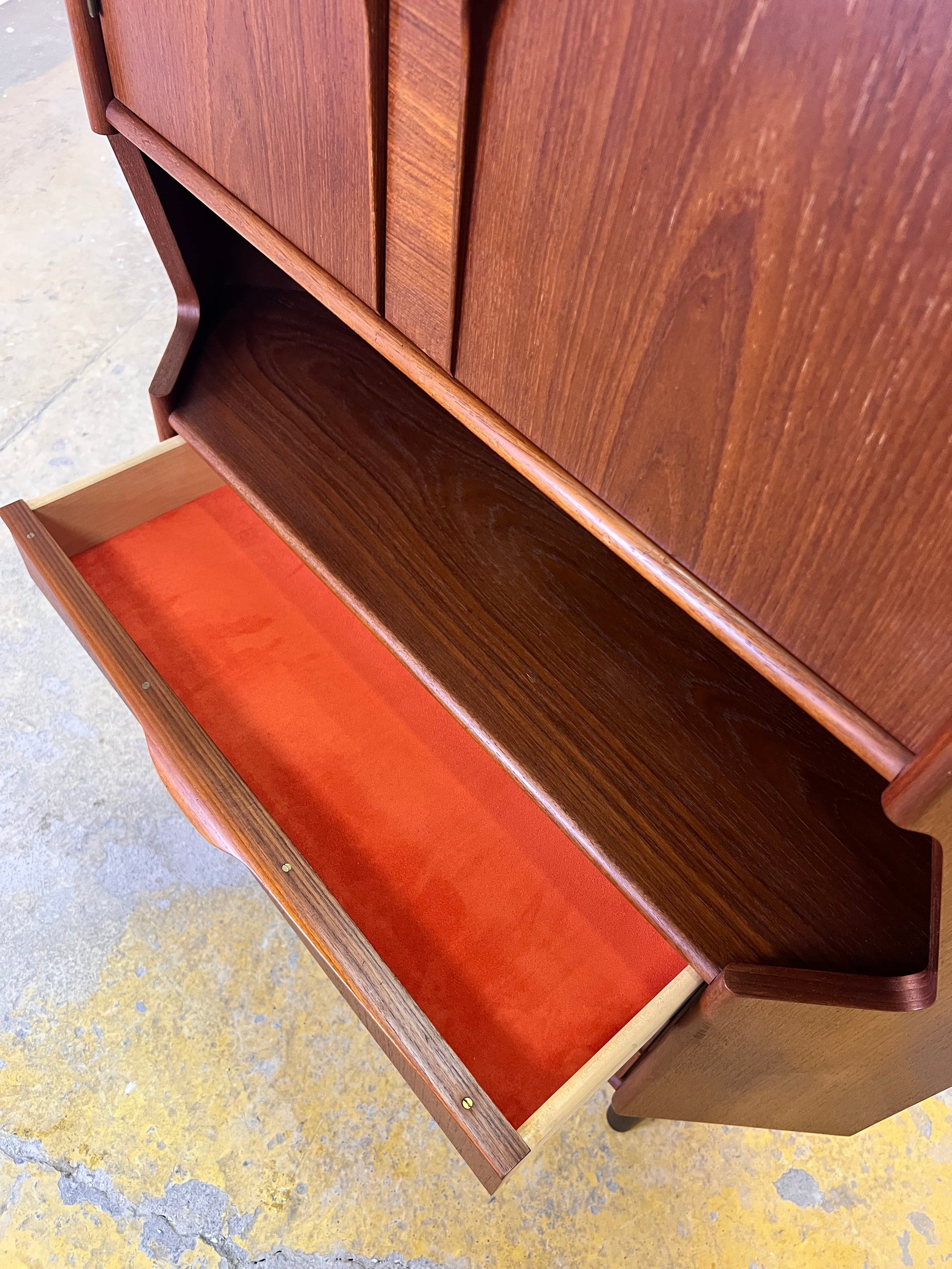 Vintage Eckschrank Teak mit Minibar aus Dänemark