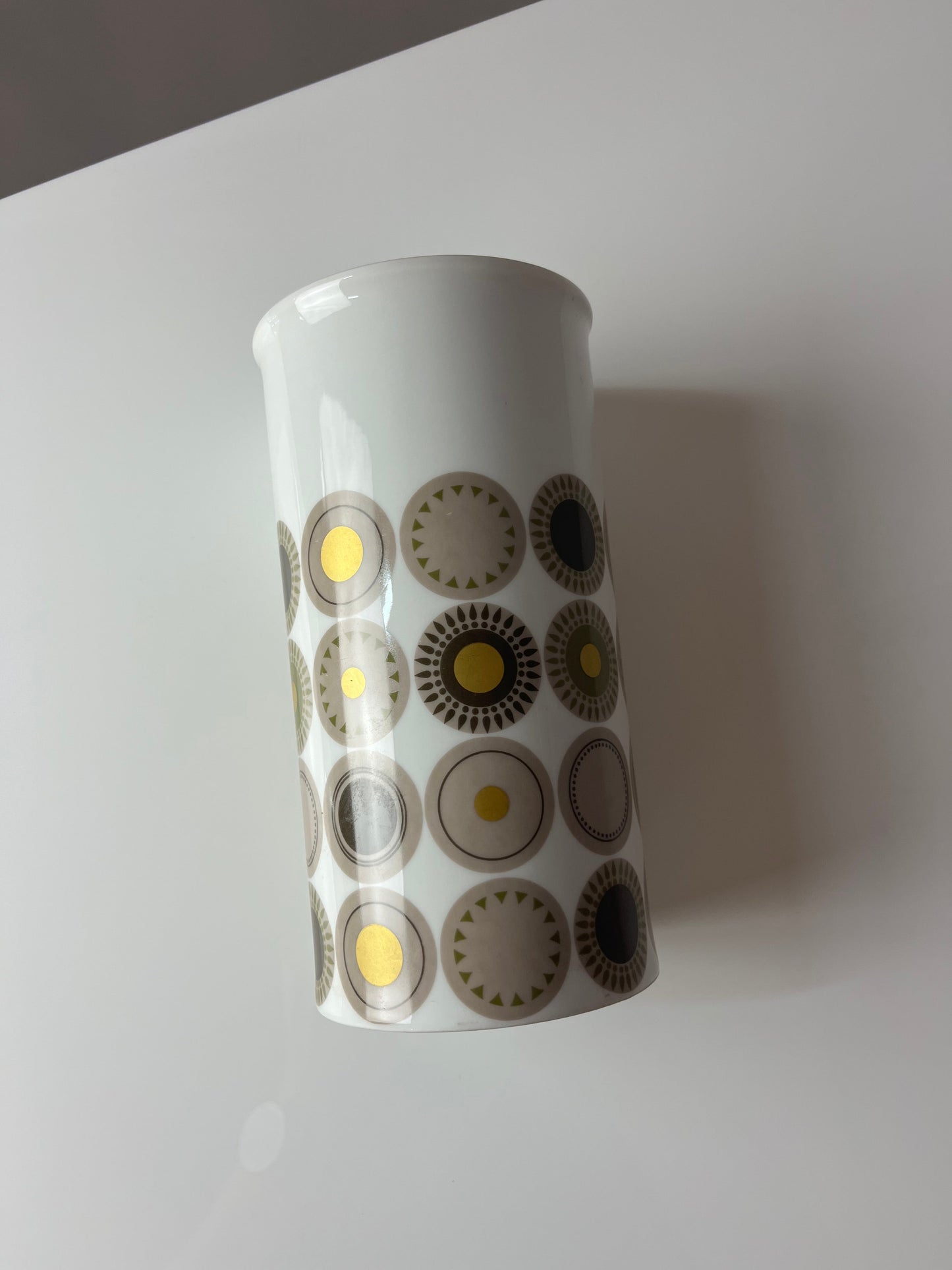 Vase Medaillon weiß Porzellan von Hans Theo Baumann für Thomas