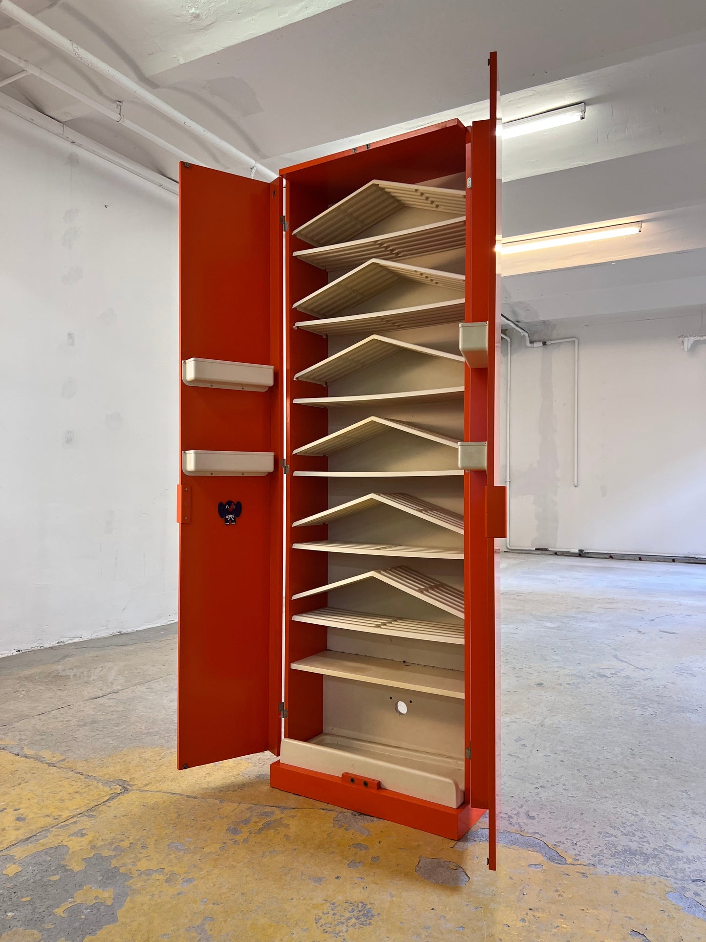 Vintage Schuhschrank orange von Schönbuch