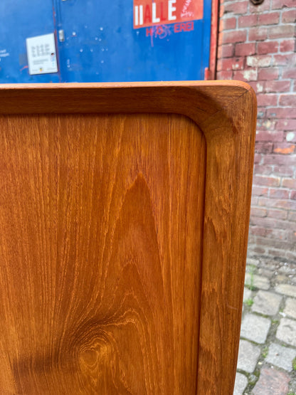 Buffet haut vintage avec vitrine en teck du Danemark