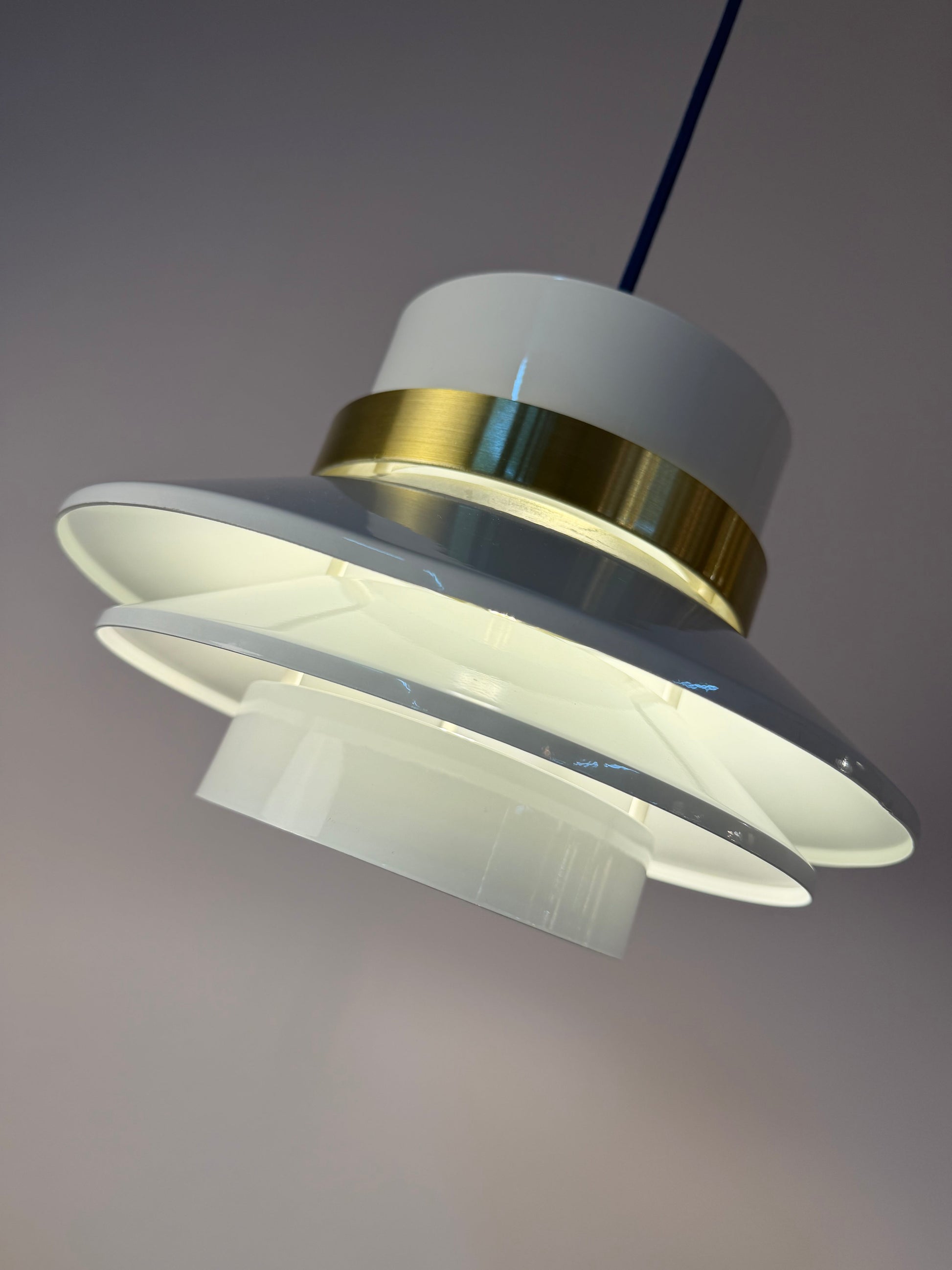Vintage Lamellenlampe Hochglanz Weiß und Messing, Dänemark