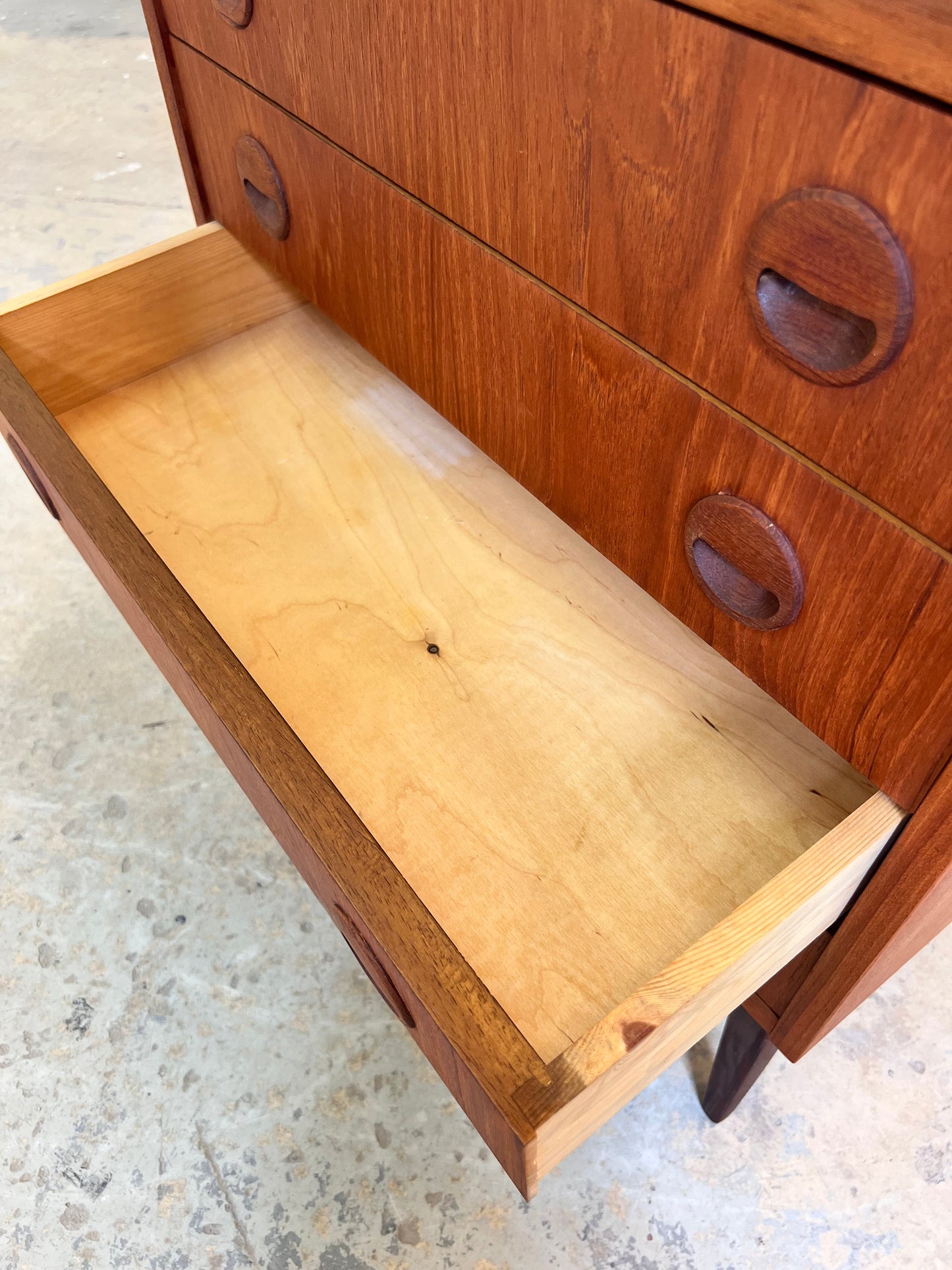 Vintage Kommode Teak mit runden Griffmulden aus Dänemark