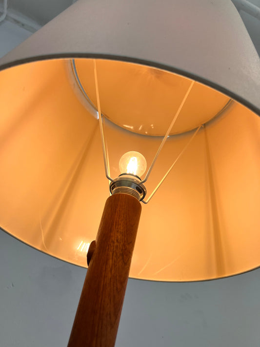 Vintage Stehlampe Teak mit Seidenschirm aus Dänemark