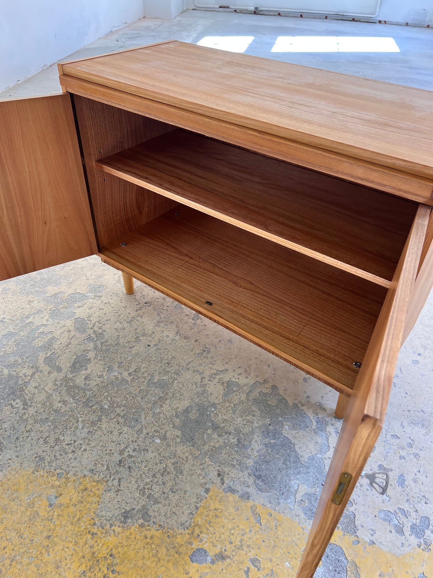 Vintage Schrank mit Auszug von Hellerau