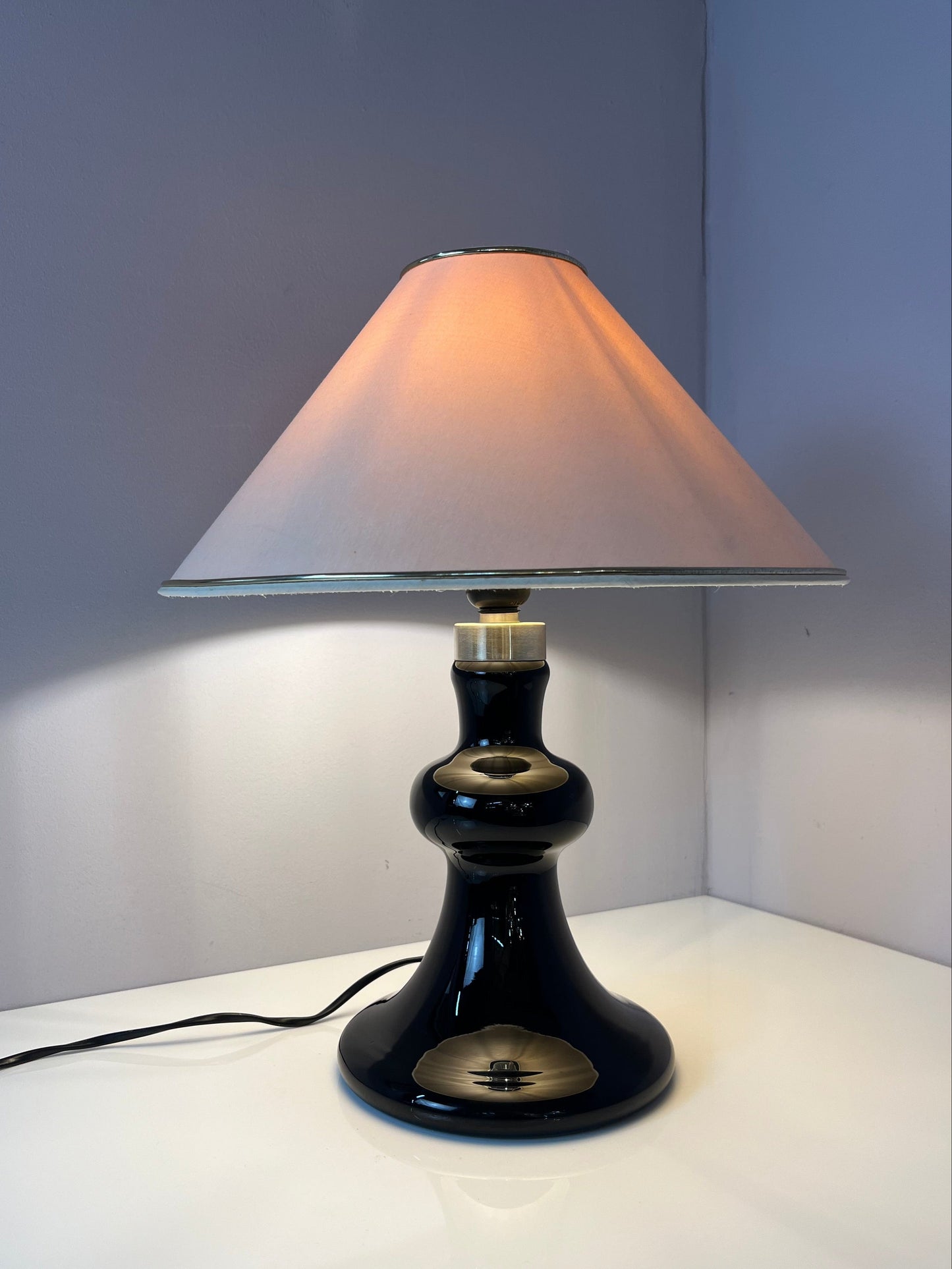 Vintage Tischlampe Backgammon von Holmegaard opal schwarz