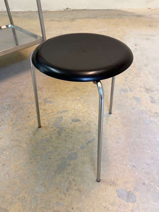 Vintage Hocker "Dot" schwarz Chrom von Arne Jacobsen für Fritz Hansen