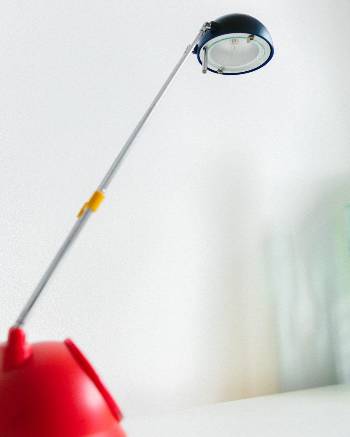 Vintage Schreibtischlampe Memphis Stil bunt höhenverstellbar Kunststoff