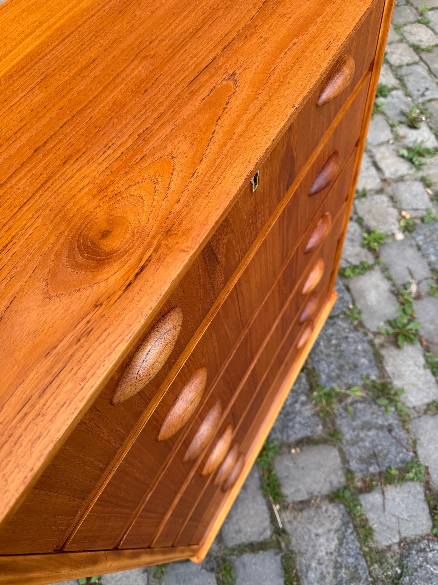 Vintage Kommode Teak mit Muschelgriffen aus Dänemark