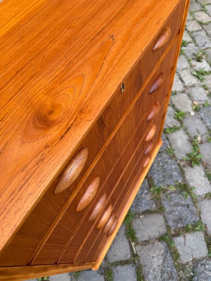 Vintage Kommode Teak mit Muschelgriffen aus Dänemark