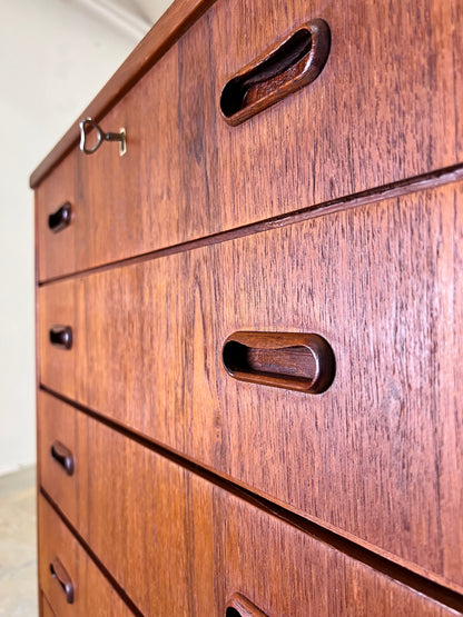 Vintage Kommode Teak mit Schloss aus Dänemark, sechs Schubladen, originale Schlüssel, skandinavisch