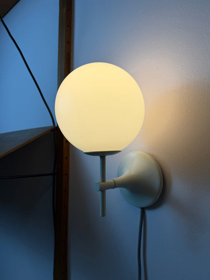 Vintage Wandlampe Opalglas von Max Bill für Temde