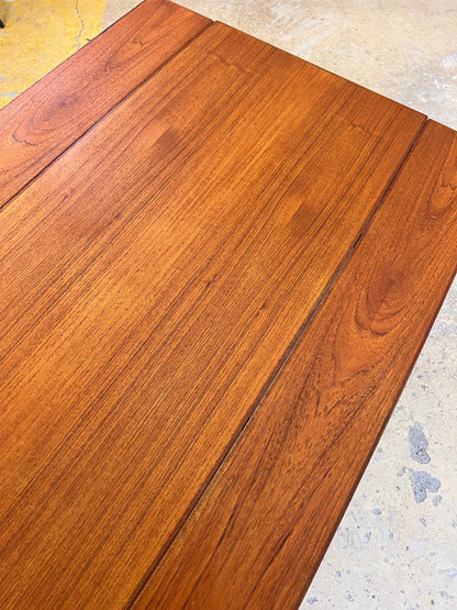 Vintage Couchtisch Teak mit Ablage, ausziehbar, dänisch