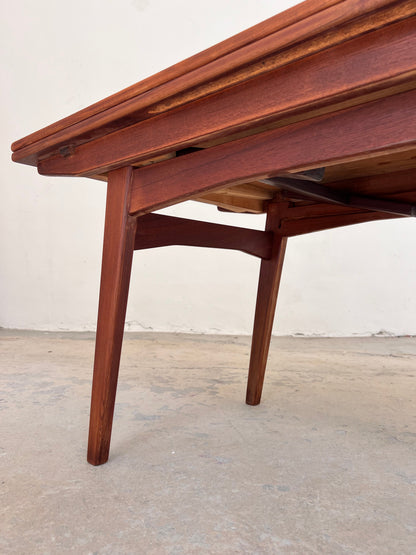 Vintage höhenverstellbarer Couchtisch Teak mit Auszügen aus Dänemark