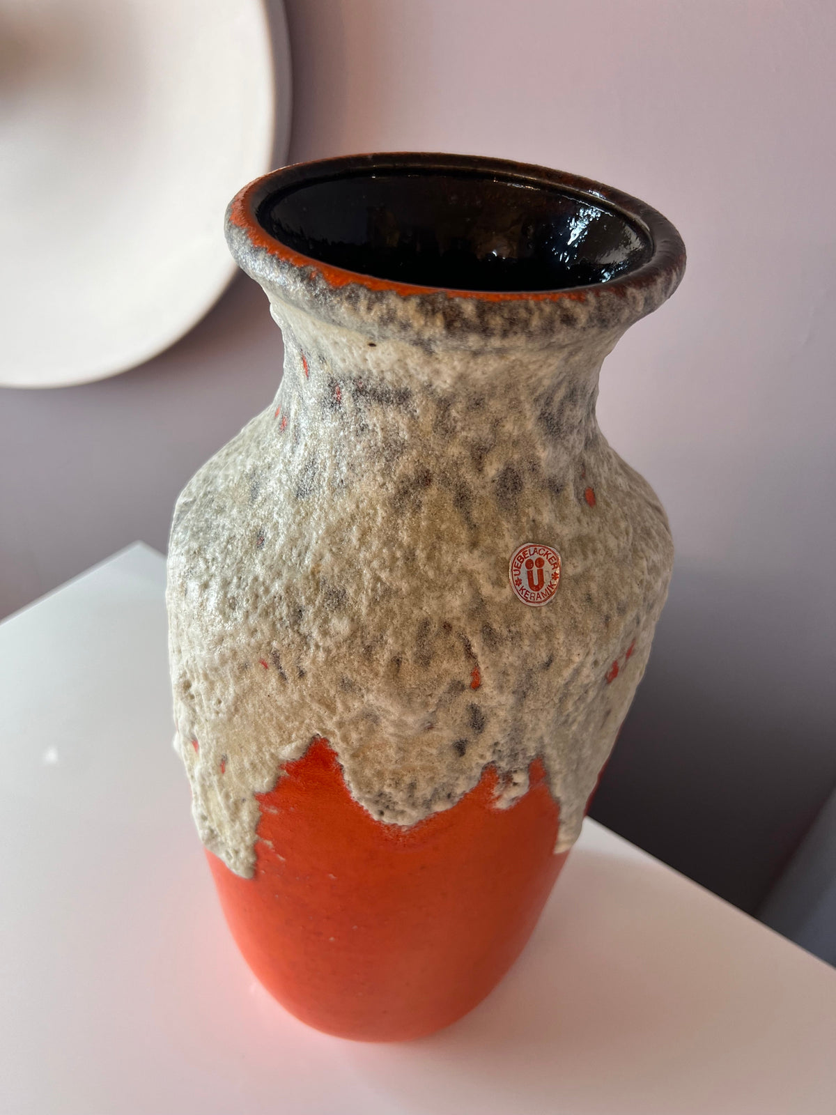 Vase vintage Fat Lava 1439/40 orange blanc par Uebelacker Keramik