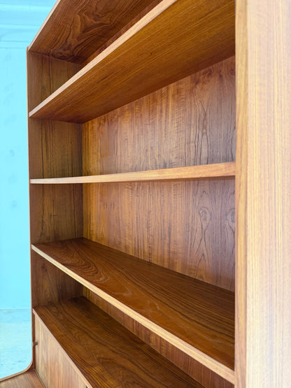 Vintage Bücherregal Teak mit Schiebetüren, Dänemark 50er Jahre