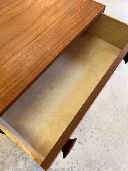 Vintage Kommode Teak mit runden Griffen aus Dänemark