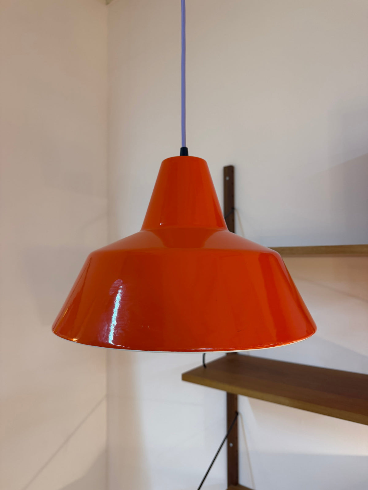 Pendelleuchte Emaille Orangerot von Louis Poulsen