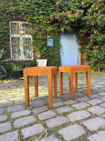 Hocker Eiche mit roter Sitzfläche, Dänemark