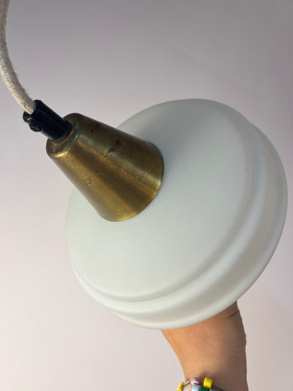 Vintage Hängelampe Opalglas und Messing aus Dänemark, 60er Jahre