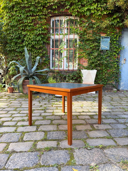 Quadratischer Beistelltisch Teak mit blauen Fliesen, Dänemark