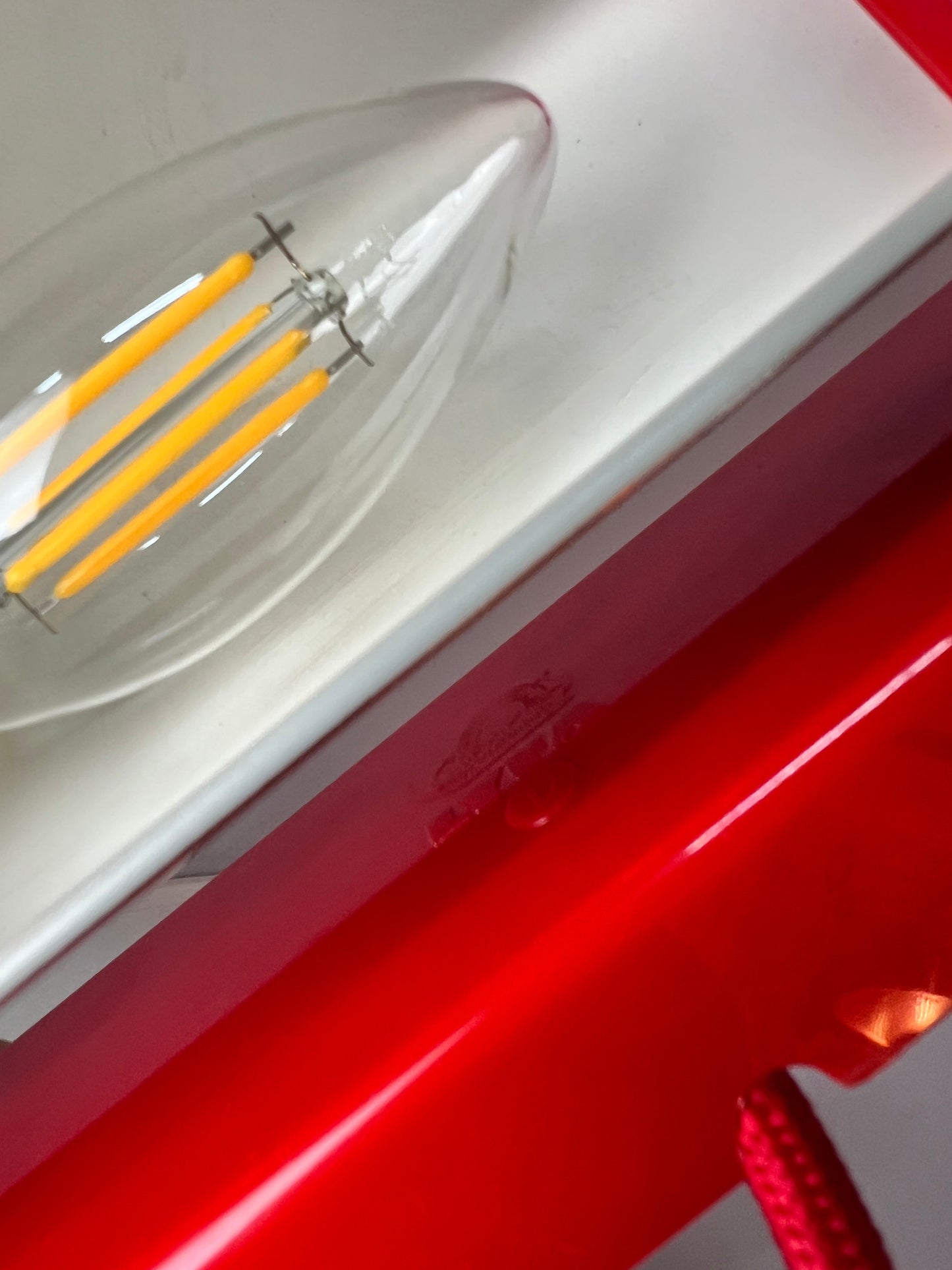 Vintage Wandleuchte rot gold von Lyfa