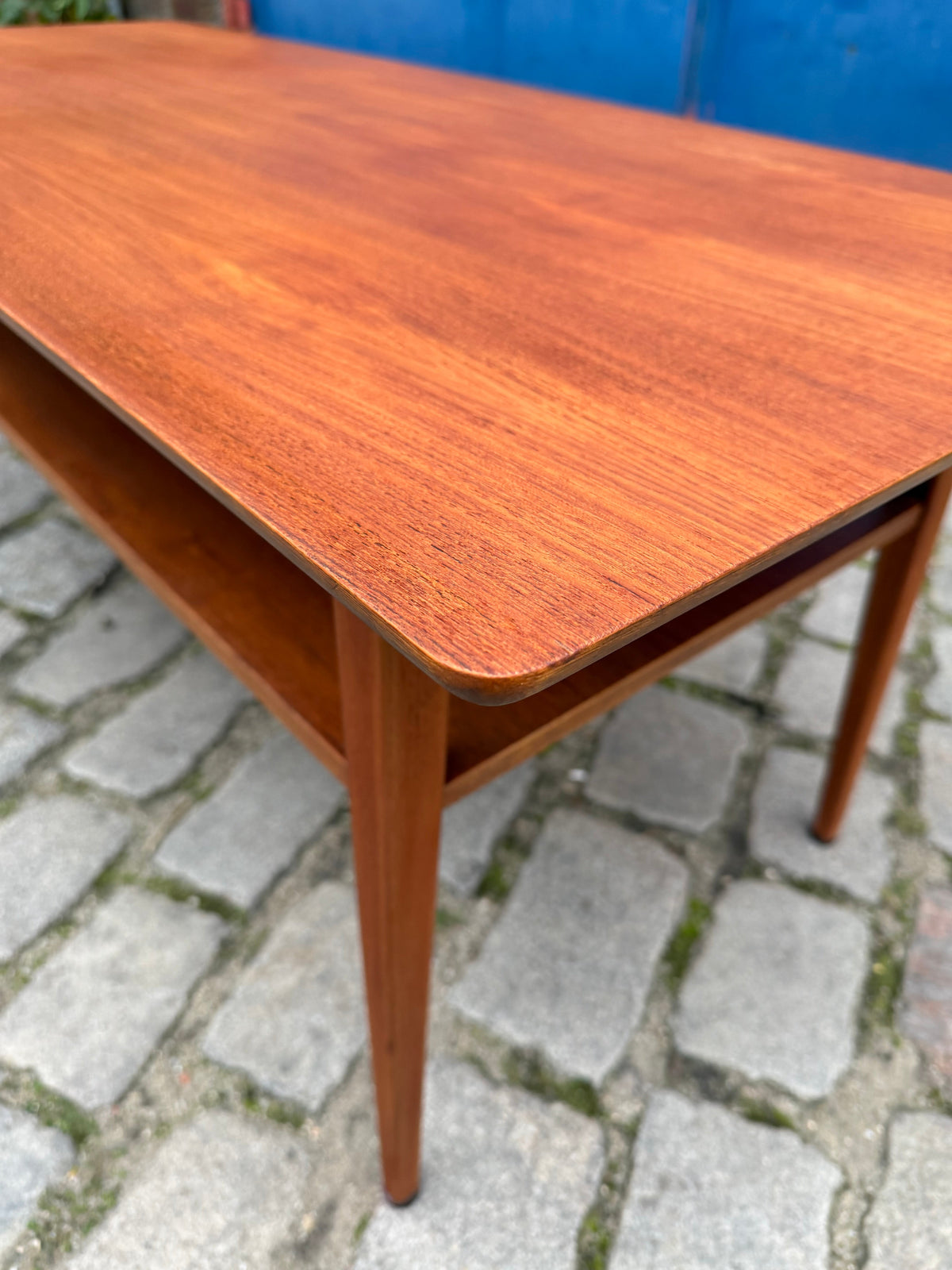 Vintage Couchtisch Teak mit Ablage aus Dänemark