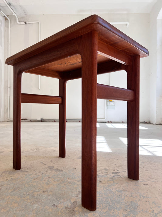 Vintage Beistelltisch Teak von Niels Bach