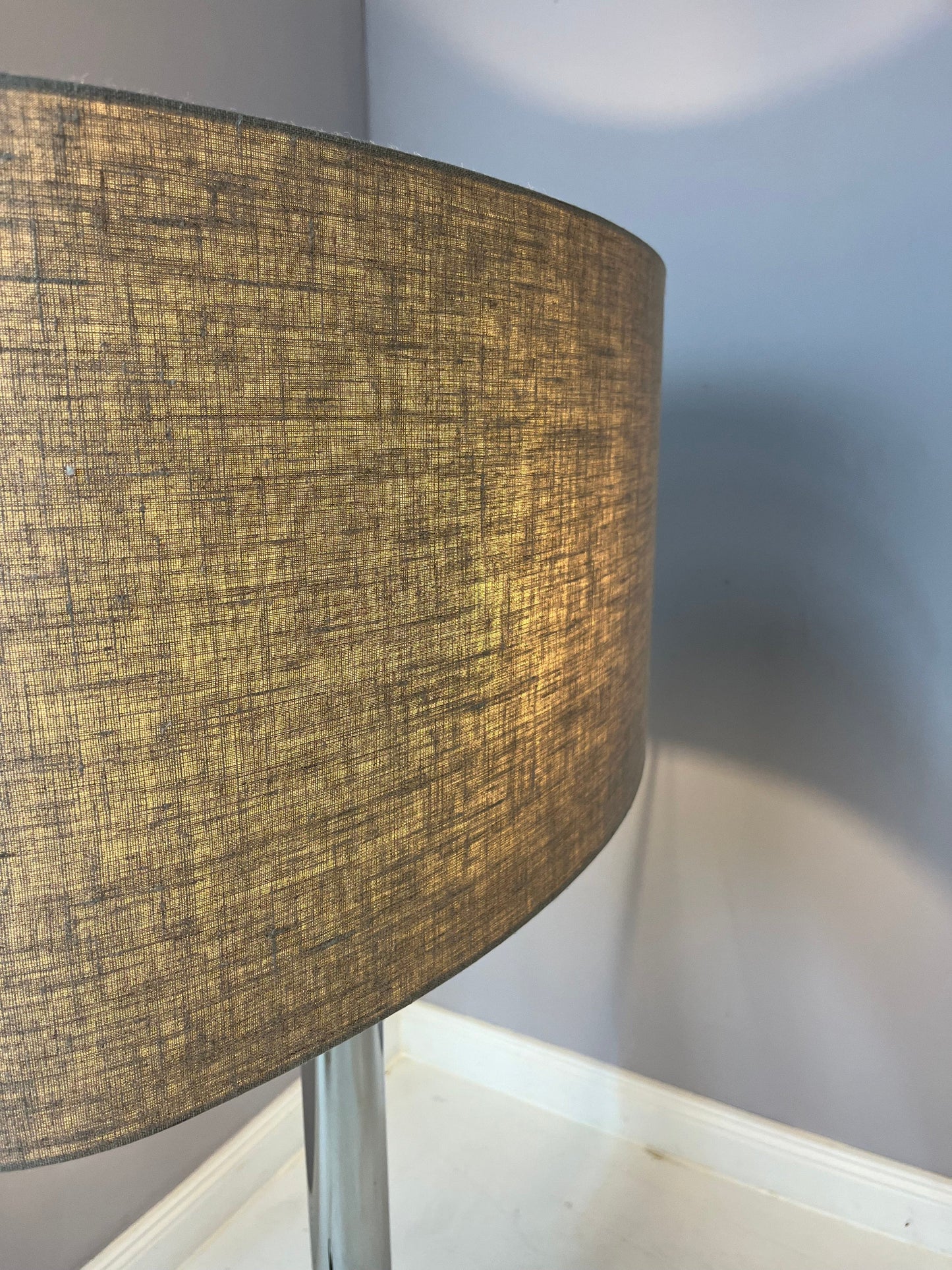 Stehlampe Chrom mit grauem Schirm