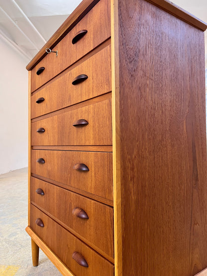 Vintage Kommode Teak mit Muschelgriffen