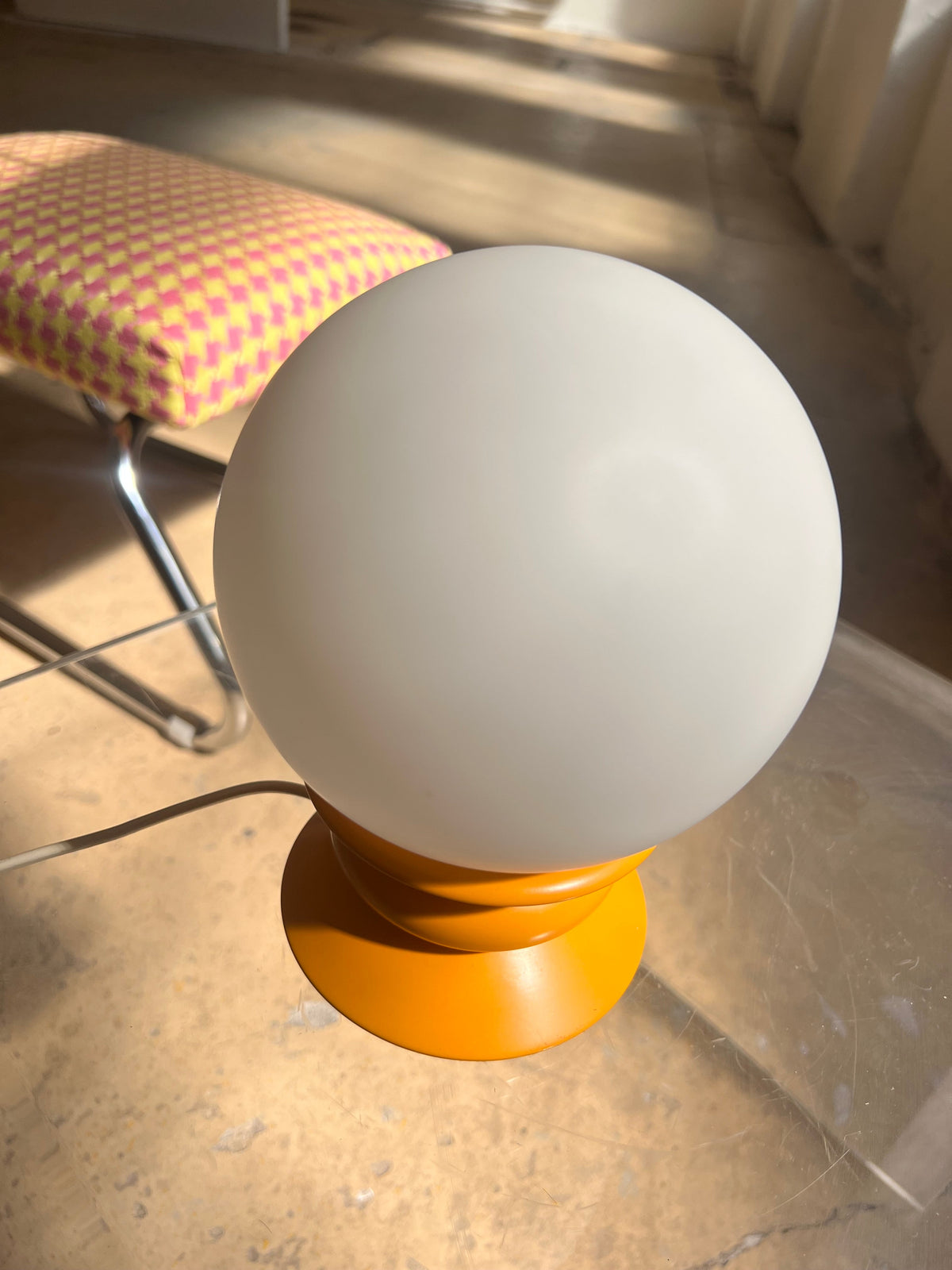 Vintage Tischlampe gelb Opalglas von Temde