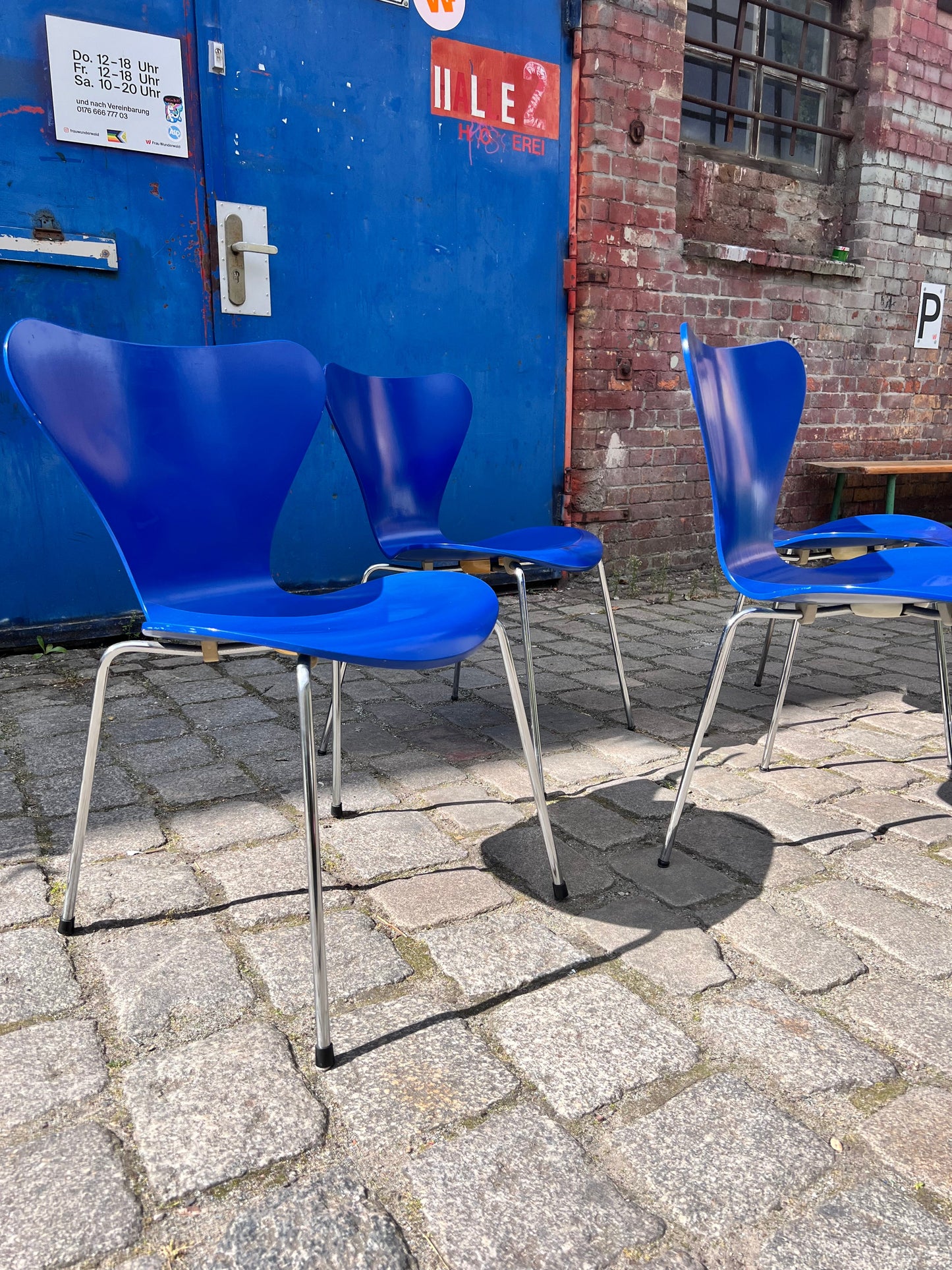 Chaise vintage Série 7 Bleu roi par Arne Jacobsen pour Fritz Hansen Lot de 4