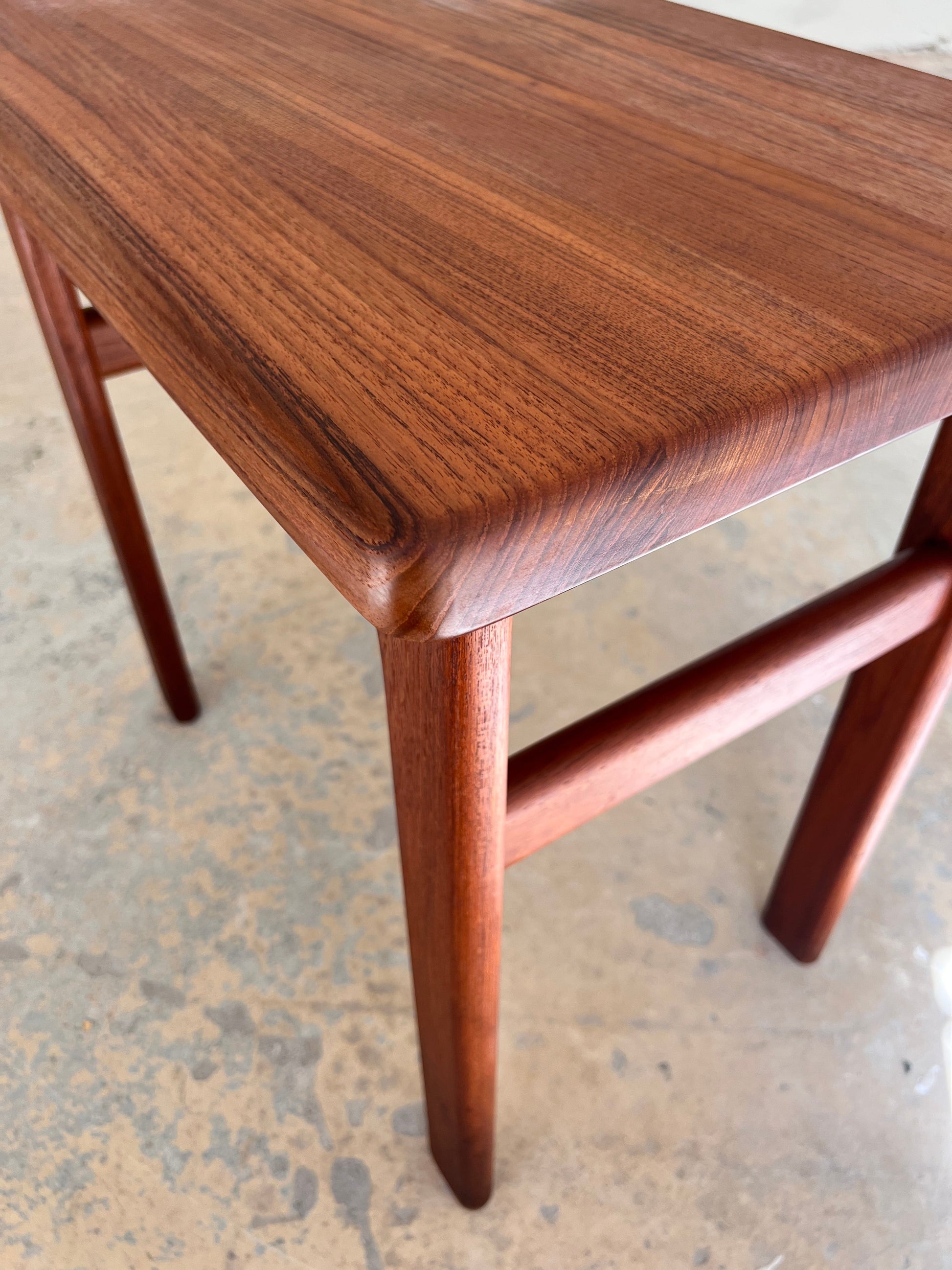 Vintage Beistelltisch Teak von Niels Bach